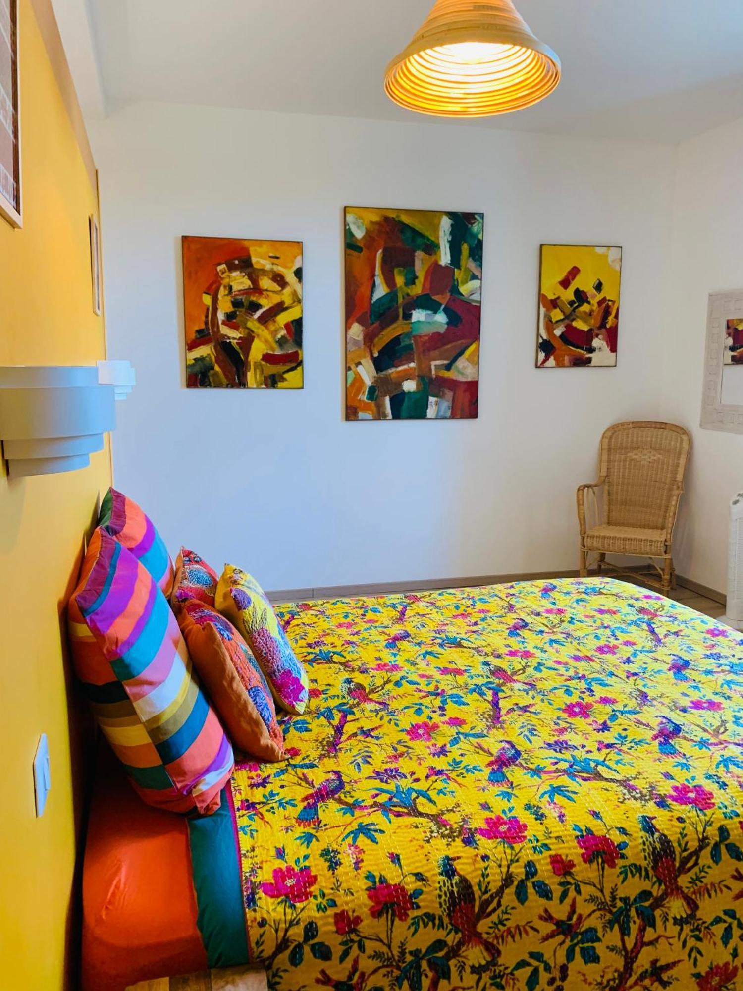 Aux Couleurs De D'hotes Bed & Breakfast